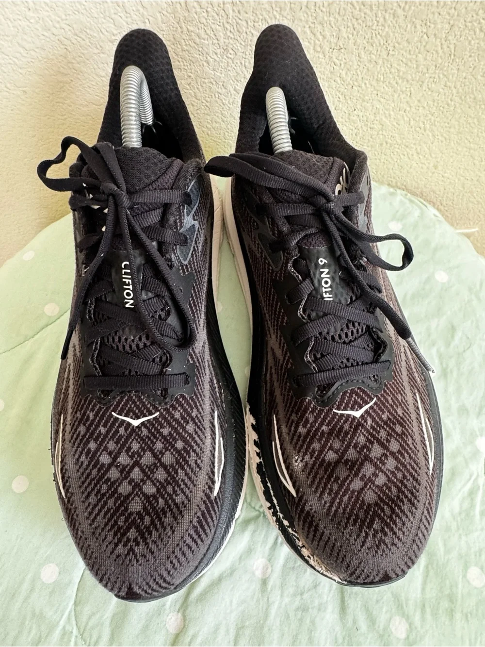 Hoka One One Cliffton 9 Black Sneakers Size 10.5B